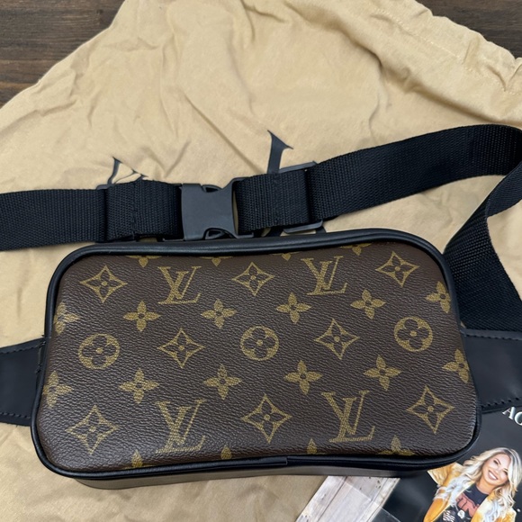 Louis Vuitton Vintage Boho Fanny Pack - Picture 7 of 12